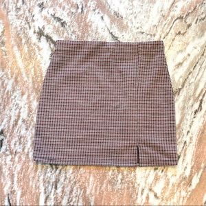 Plaid mini skirt with side slit